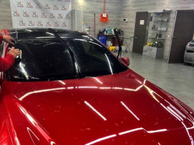 tonirovanie-zadnej-optiki--i-lobovogo-stekla-mercedes-e-class