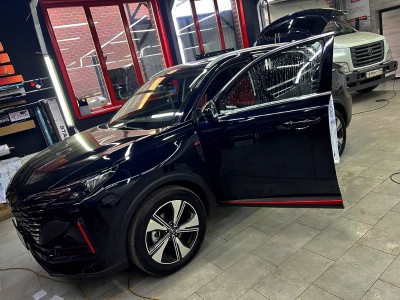 tonirovanie-zadnej-polusfery-05-i-perednix-stekol-atermalnoj-plenkoj-changan-cs55-plus