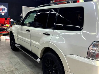 Тонирование задней полусферы 05% + защита передней оптики полиуретановой пленкой Mitsubishi Pajero