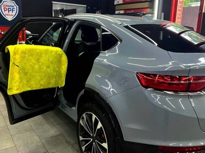 Тонирование задней полусферы 15% и защита фар полиуретановой пленкой Geely Tugella