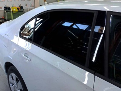 Тонирование задней полусферы 15% SUNCANTROL на Volkswagen POLO