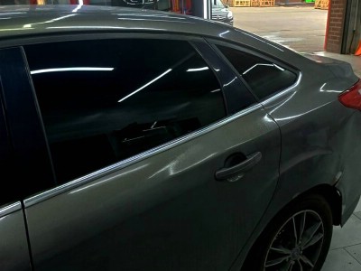 Тонирование задней полусферы 5% пленкой Suncontrol Ford Focus
