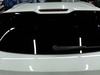 tonirovanie-zadnej-polusfery-5-plyonkoj-suncontrol-na-avtomobile-geely-coolray