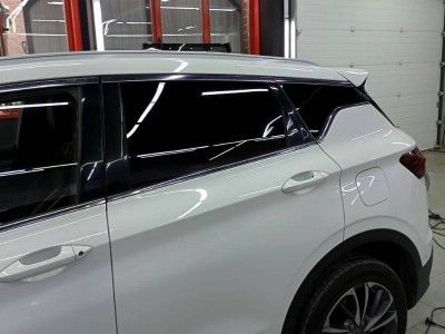 tonirovanie-zadnej-polusfery-5-plyonkoj-suncontrol-na-avtomobile-geely-coolray