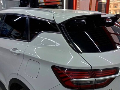 tonirovanie-zadnej-polusfery-5-plyonkoj-suncontrol-na-avtomobile-geely-coolray