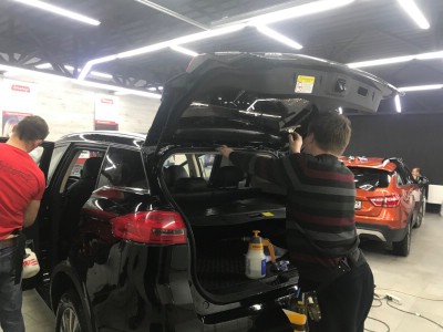 Тонирование задней полусферы Geely Atlas