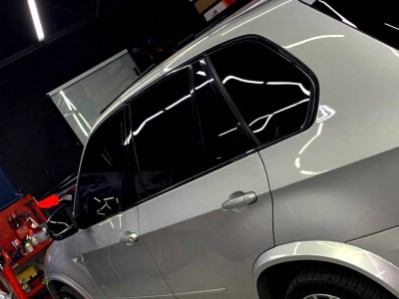 Тонирование задней полусферы и 2х передних опускных стекол 5% BMW X5
