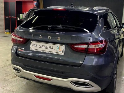 Тонирование задней полусферы и бронь фар на автомобиле Lada Vesta