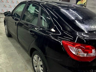 Тонирование задней полусферы и защитная полиуретановая полоса на капот Lada Granta
