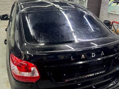 Тонирование задней полусферы и защитная полиуретановая полоса на капот Lada Granta