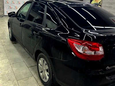 Тонирование задней полусферы и защитная полиуретановая полоса на капот Lada Granta