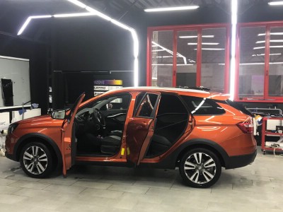 Тонирование задней полусферы Lada Vesta SW Cross