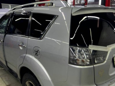 Тонирование задней полусферы Mitsubishi Outlander XL