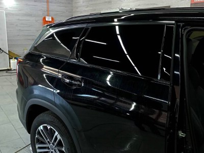 Тонирование задней полусферы на автомобиле CHANGAN 5% SUNCONTROL