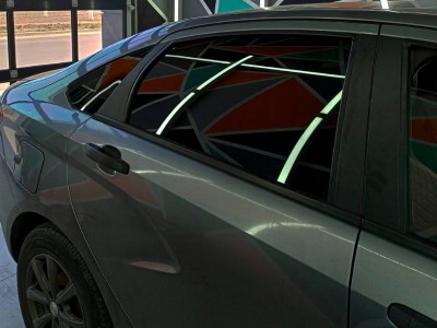 Тонирование задней полусферы на автомобиле LADA VESTA 15% SUNCONTROL