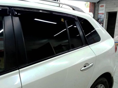 Тонирование задней полусферы на автомобиле RENAULT KOLEOS 5% SUNCONTROL