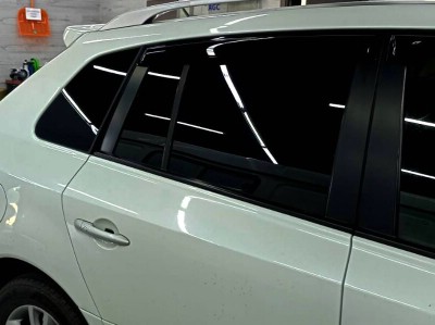 Тонирование задней полусферы на автомобиле RENAULT KOLEOS 5% SUNCONTROL