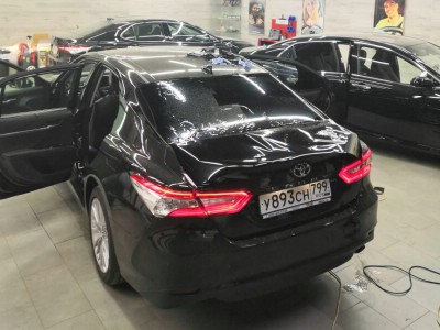 Тонирование задней полусферы Toyota Camry 2018-