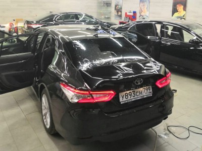 Тонирование задней полусферы Toyota Camry 2018-