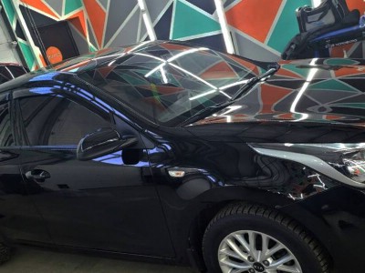 Тонирование задних опускных и передних опускных + полоса на лобовом стекле на автомобиле Kia Rio