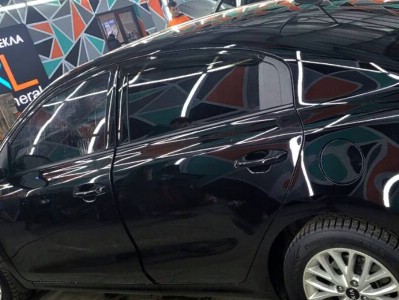 Тонирование задних опускных и передних опускных + полоса на лобовом стекле на автомобиле Kia Rio