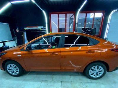 Тонирование ЗПС на автомобиле Hyundai Solaris