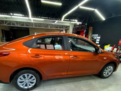 Тонирование ЗПС на автомобиле Hyundai Solaris