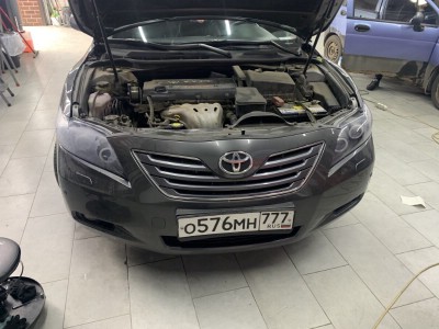 Полировка фар головного освещения и их покрытие бронепленкой Тoyota Camry VI 2006 (V40)