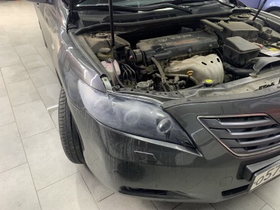 Полировка фар головного освещения и их покрытие бронепленкой Тoyota Camry VI 2006 (V40)