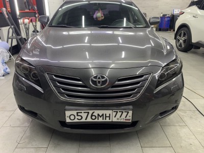 Полировка фар головного освещения и их покрытие бронепленкой Тoyota Camry VI 2006 (V40)