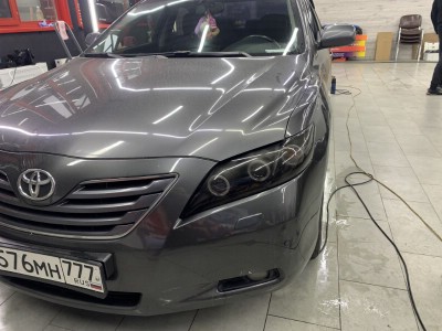 Полировка фар головного освещения и их покрытие бронепленкой Тoyota Camry VI 2006 (V40)