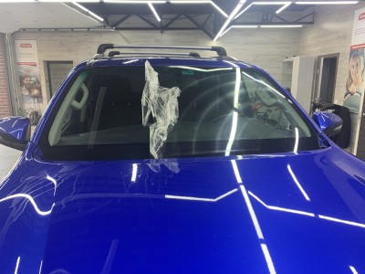 Замена бронепленки лобового стекла Toyota Fortuner