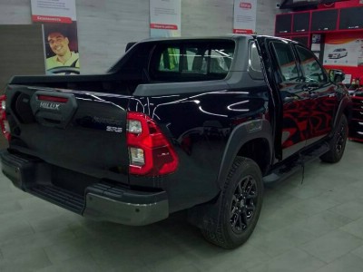 Тонирование задней полусферы Toyota Hilux