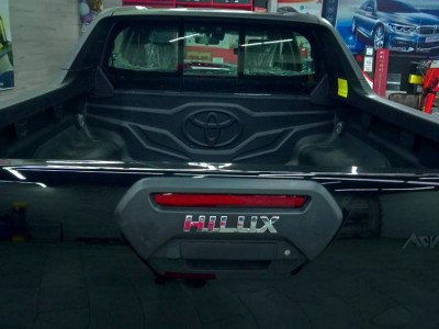 Тонирование задней полусферы Toyota Hilux