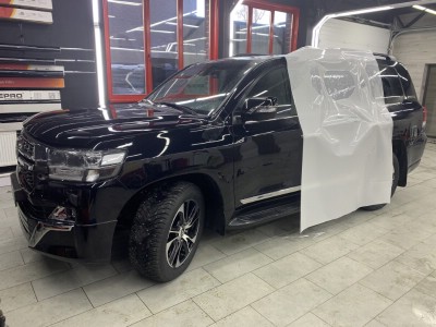 Оклейка кузова целиком защитной пленкой полиуретан Toyota Landcruiser (J200) V8 2015-