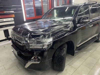 Оклейка кузова целиком защитной пленкой полиуретан Toyota Landcruiser (J200) V8 2015-