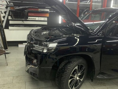 Оклейка кузова целиком защитной пленкой полиуретан Toyota Landcruiser (J200) V8 2015-