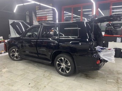 Оклейка кузова целиком защитной пленкой полиуретан Toyota Landcruiser (J200) V8 2015-