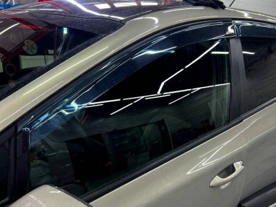 Замена и тонирование 35% переднего левого опускнуго стекла Kia Ceed