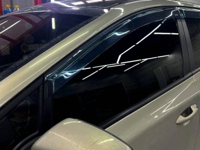 Замена и тонирование 35% переднего левого опускнуго стекла Kia Ceed