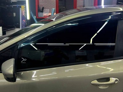 Замена и тонирование 35% переднего левого опускнуго стекла Kia Ceed