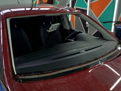 Замена и тонирование лобового стекла на автомобиле Volkswagen Polo 15% SUNCONTROL