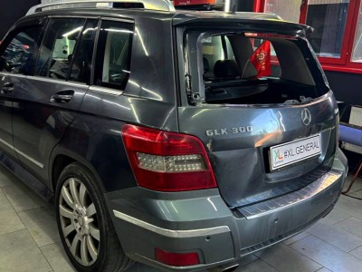 Замена стекла крышки багажника + тонирование задней полусферы 05% Mercedes GLK