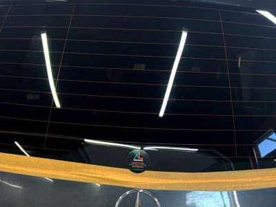 Замена стекла крышки багажника + тонирование задней полусферы 05% Mercedes GLK