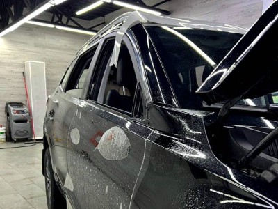 Защита лакокрасочного покрытия полиуретановой пленкой на автомобиле Volvo