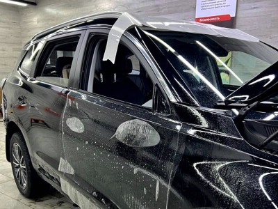 Защита лакокрасочного покрытия полиуретановой пленкой на автомобиле Volvo