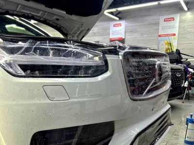 Защита лакокрасочного покрытия полиуретановой пленкой на автомобиле Volvo