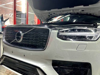 Защита лакокрасочного покрытия полиуретановой пленкой на автомобиле Volvo