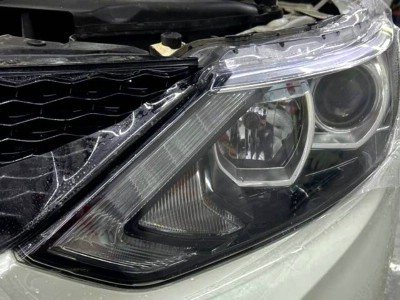 защита передней оптики полиуретановой пленкой Nissan Qashqai