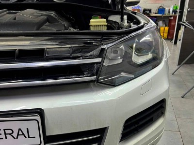 Защита передней оптики полиуретановой пленкой Volkswagen Touareg